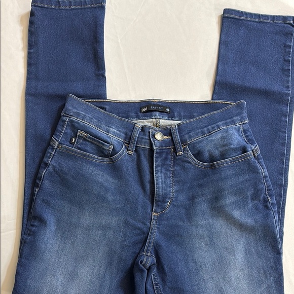 Lee Blue Relaxed Fit Jeans with Subtle Fading - Picture 6 of 9